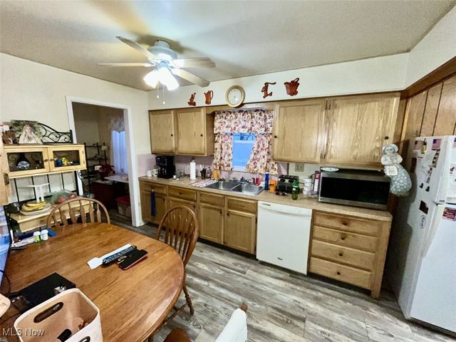 521 Powers Avenue, Girard, OH 44420