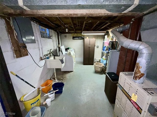 521 Powers Avenue, Girard, OH 44420