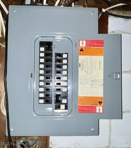 521 Powers Avenue, Girard, OH 44420