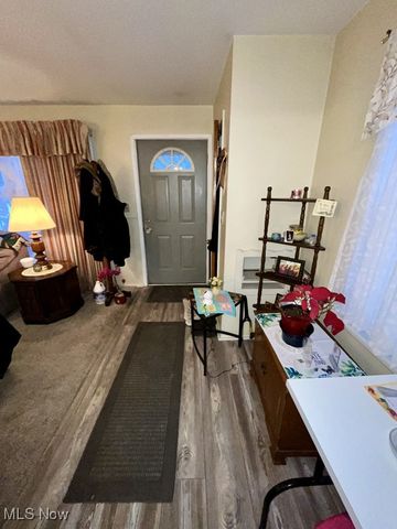 521 Powers Avenue, Girard, OH 44420