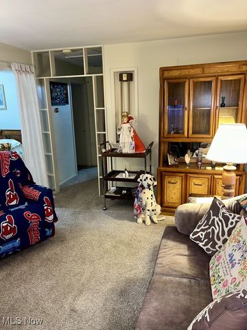 521 Powers Avenue, Girard, OH 44420