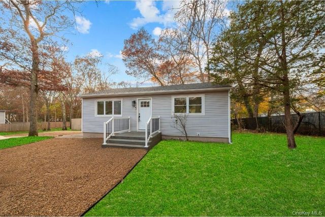 16 Fife Drive, Coram, NY 11727