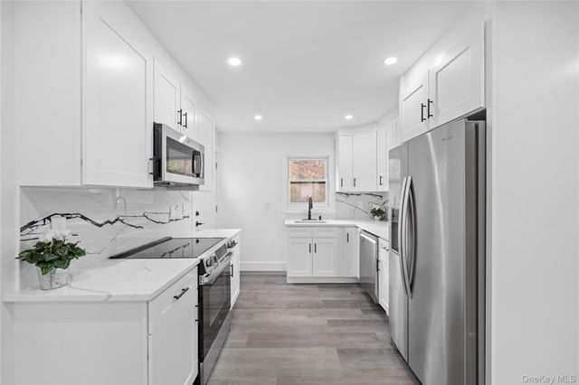 16 Fife Drive, Coram, NY 11727