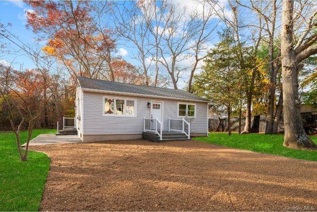 16 Fife Drive, Coram, NY 11727