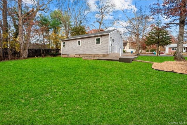 16 Fife Drive, Coram, NY 11727