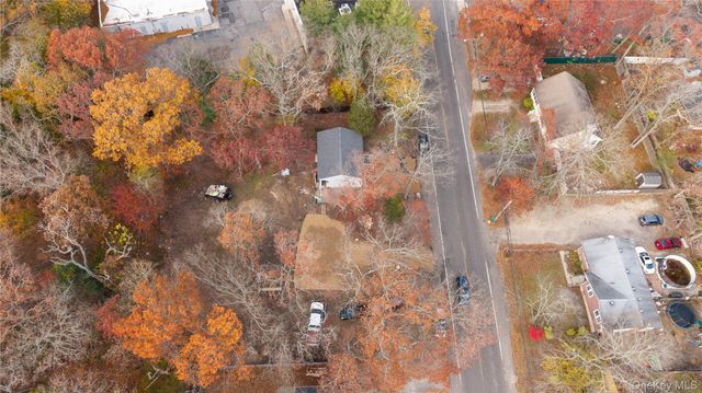 16 Fife Drive, Coram, NY 11727