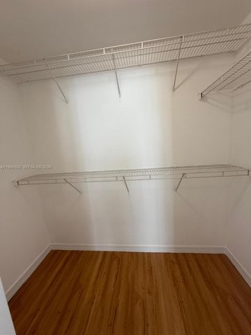 5099 NW 7th St 908, Miami, FL 33126