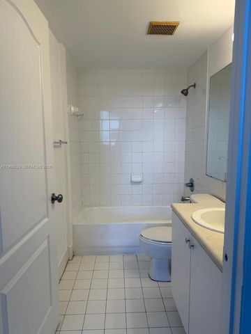 5099 NW 7th St 908, Miami, FL 33126