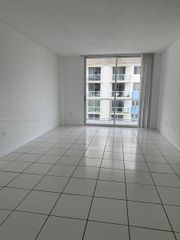 5099 NW 7th St 908, Miami, FL 33126