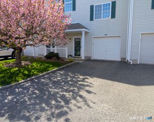 14 South Street 32, Danbury, CT 06810