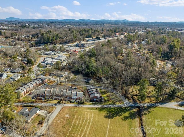 1411 Kensington Road, Hendersonville, NC 28791