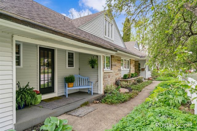 185 S Monroe Street, Rockford, MI 49341