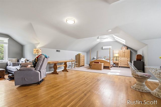185 S Monroe Street, Rockford, MI 49341