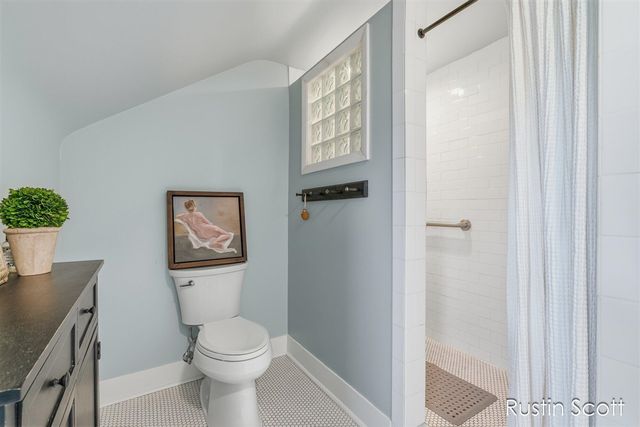 185 S Monroe Street, Rockford, MI 49341