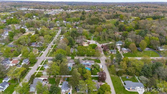 185 S Monroe Street, Rockford, MI 49341
