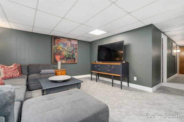 185 S Monroe Street, Rockford, MI 49341