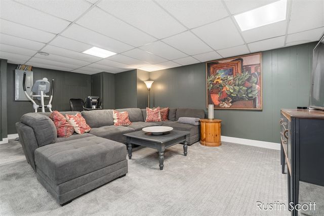 185 S Monroe Street, Rockford, MI 49341
