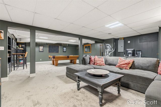 185 S Monroe Street, Rockford, MI 49341