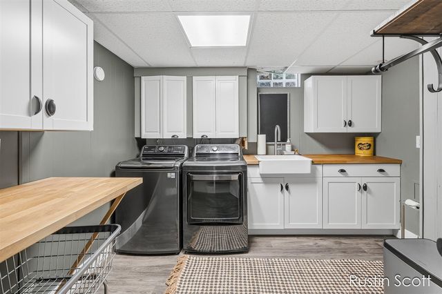 185 S Monroe Street, Rockford, MI 49341