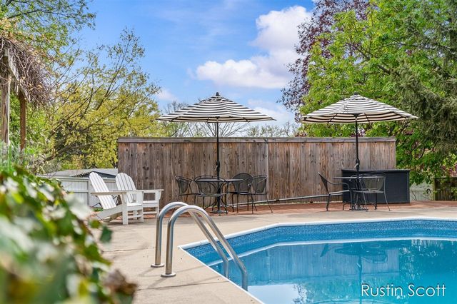 185 S Monroe Street, Rockford, MI 49341