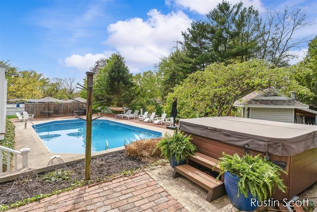 185 S Monroe Street, Rockford, MI 49341