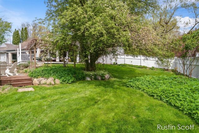 185 S Monroe Street, Rockford, MI 49341