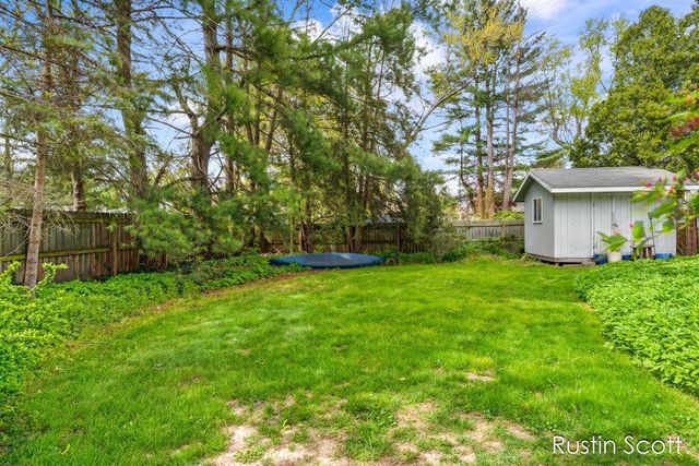185 S Monroe Street, Rockford, MI 49341