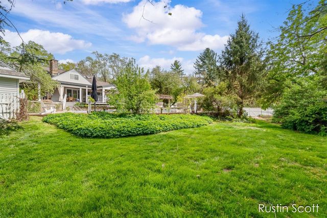 185 S Monroe Street, Rockford, MI 49341
