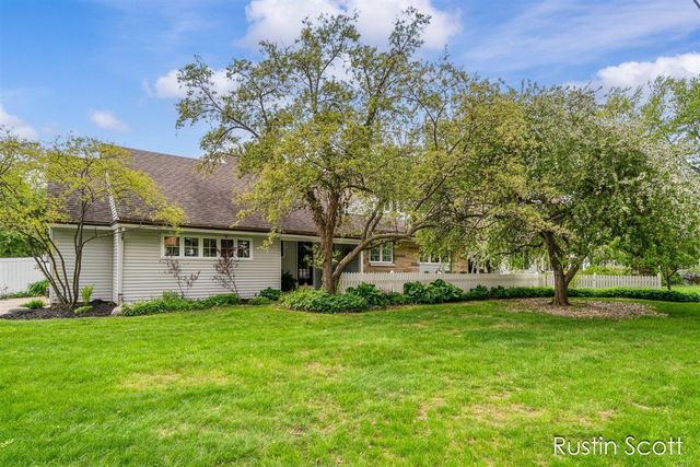 185 S Monroe Street, Rockford, MI 49341