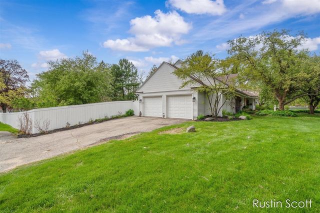 185 S Monroe Street, Rockford, MI 49341