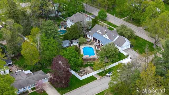 185 S Monroe Street, Rockford, MI 49341