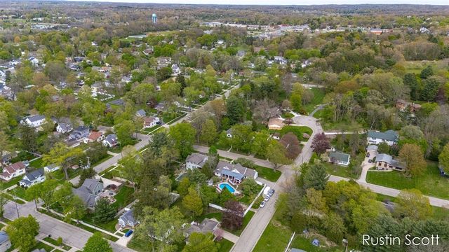 185 S Monroe Street, Rockford, MI 49341