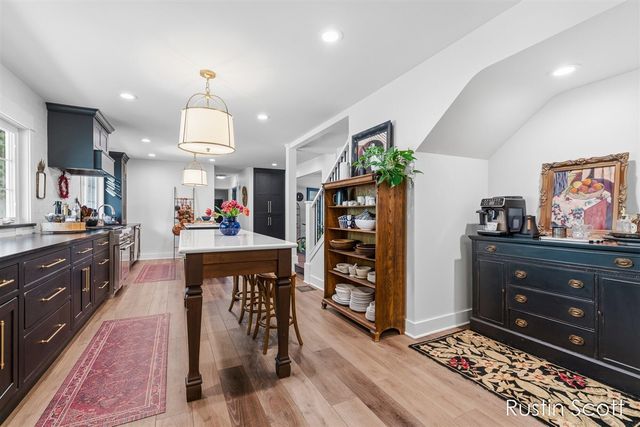 185 S Monroe Street, Rockford, MI 49341
