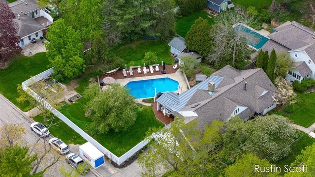 185 S Monroe Street, Rockford, MI 49341