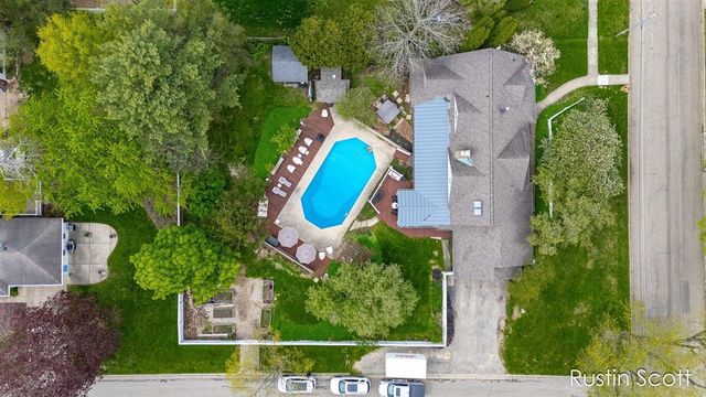 185 S Monroe Street, Rockford, MI 49341