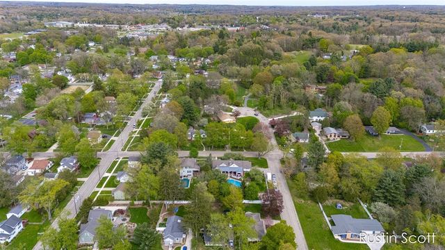 185 S Monroe Street, Rockford, MI 49341