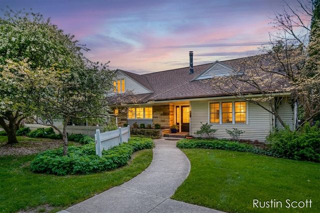 185 S Monroe Street, Rockford, MI 49341