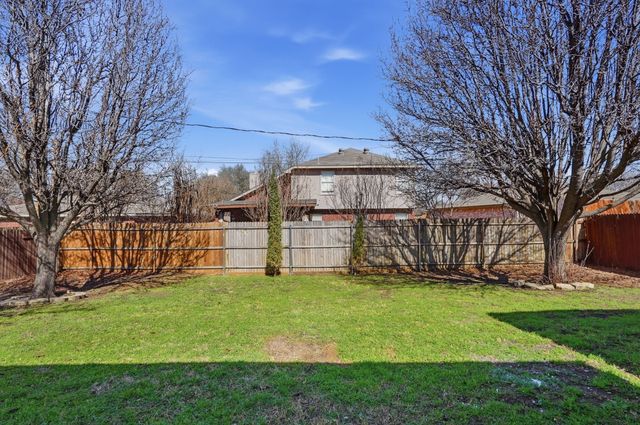 817 Ackers Drive, Arlington, TX 76001