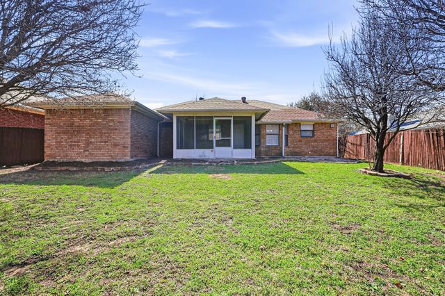 817 Ackers Drive, Arlington, TX 76001