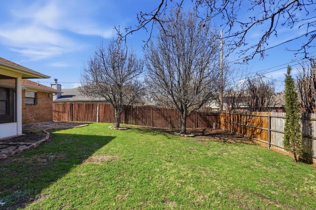 817 Ackers Drive, Arlington, TX 76001