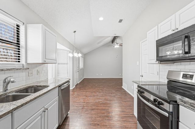 817 Ackers Drive, Arlington, TX 76001