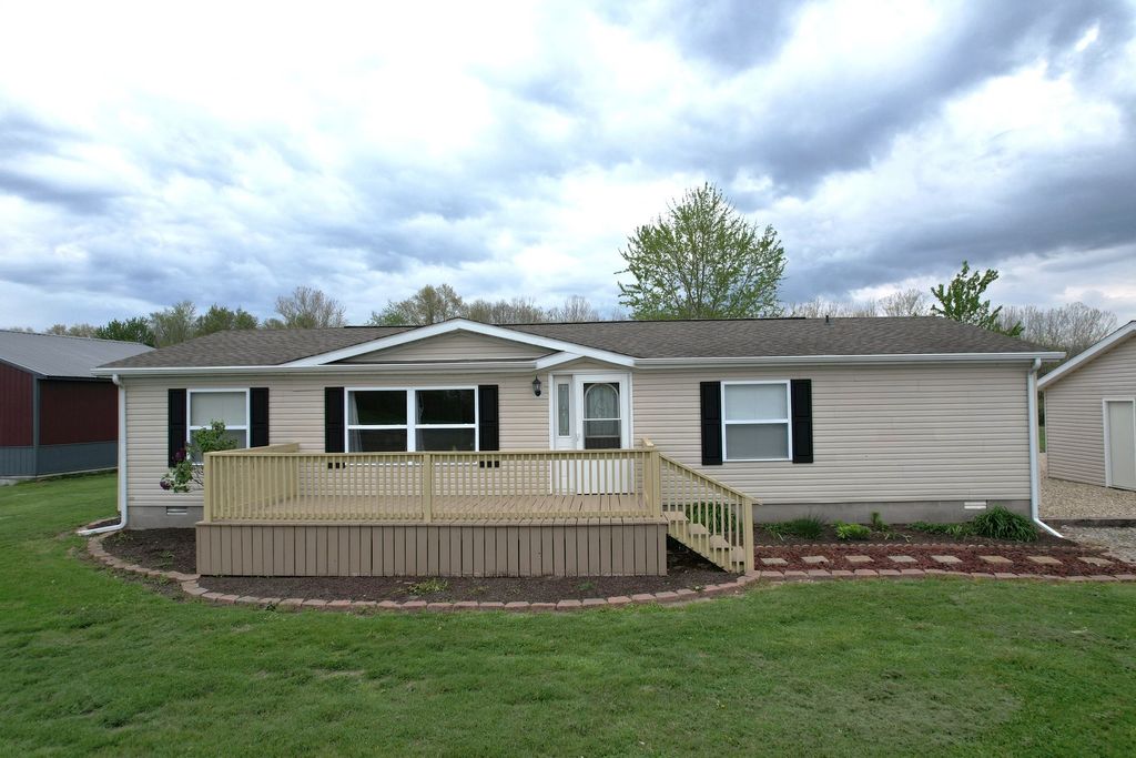Image 2 of property listing at 16495 E Robin Road, Mt Vernon, IL 62864