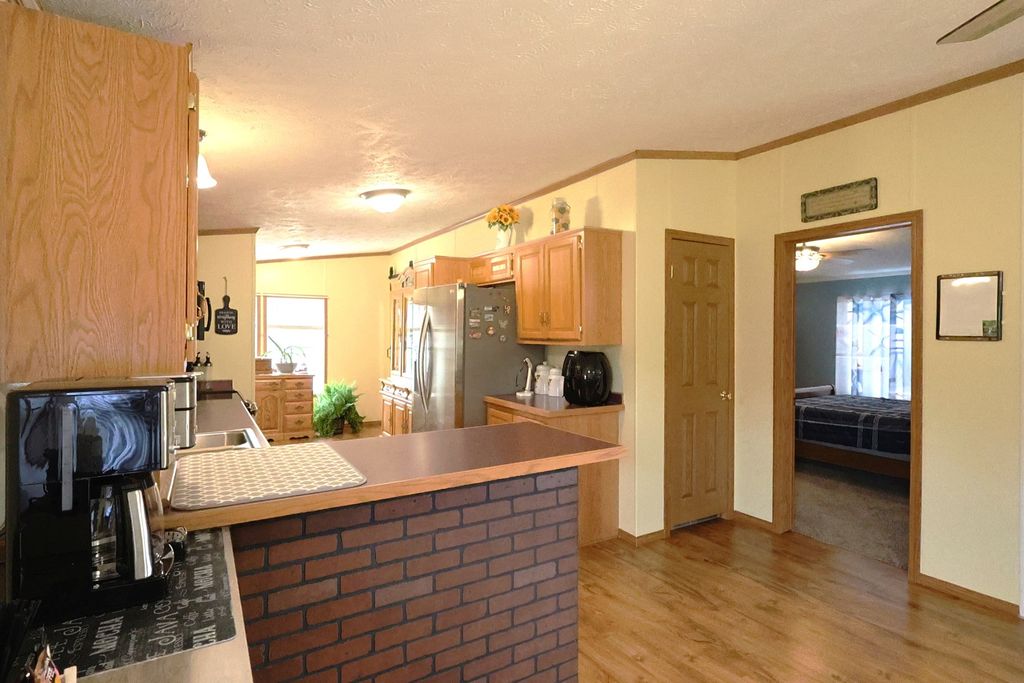 Image 11 of property listing at 16495 E Robin Road, Mt Vernon, IL 62864