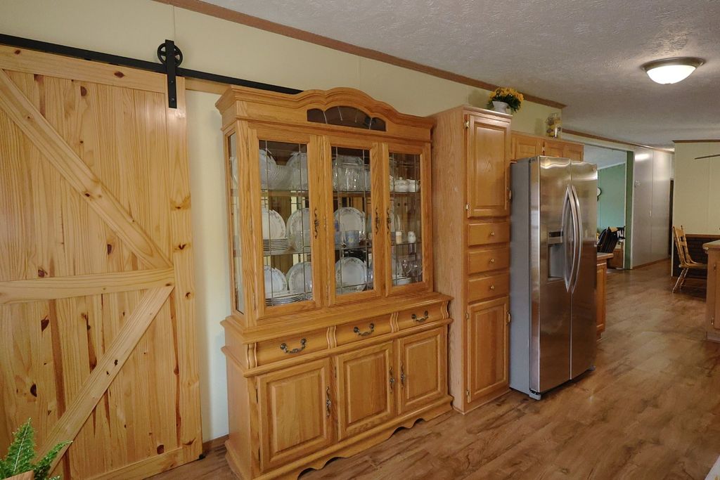 Image 15 of property listing at 16495 E Robin Road, Mt Vernon, IL 62864