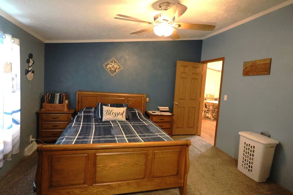 Image 19 of property listing at 16495 E Robin Road, Mt Vernon, IL 62864