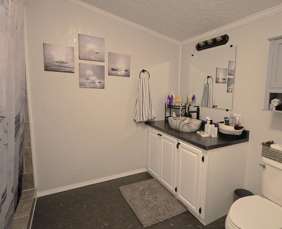 Image 20 of property listing at 16495 E Robin Road, Mt Vernon, IL 62864