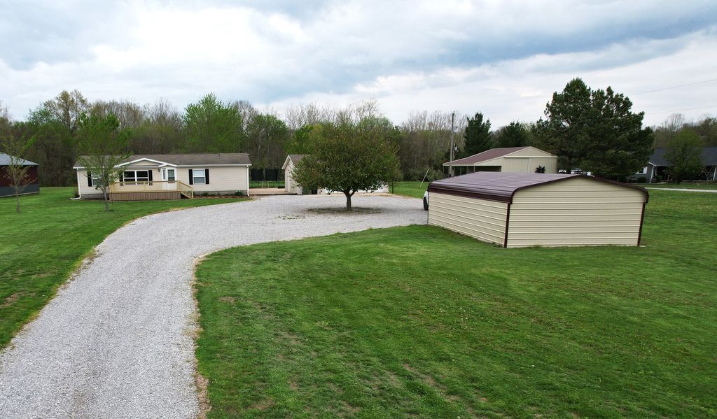 Image 3 of property listing at 16495 E Robin Road, Mt Vernon, IL 62864