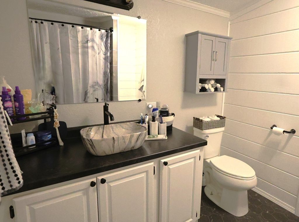 Image 21 of property listing at 16495 E Robin Road, Mt Vernon, IL 62864