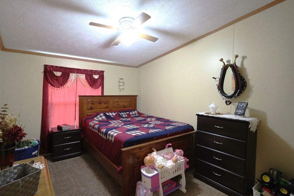 Image 25 of property listing at 16495 E Robin Road, Mt Vernon, IL 62864