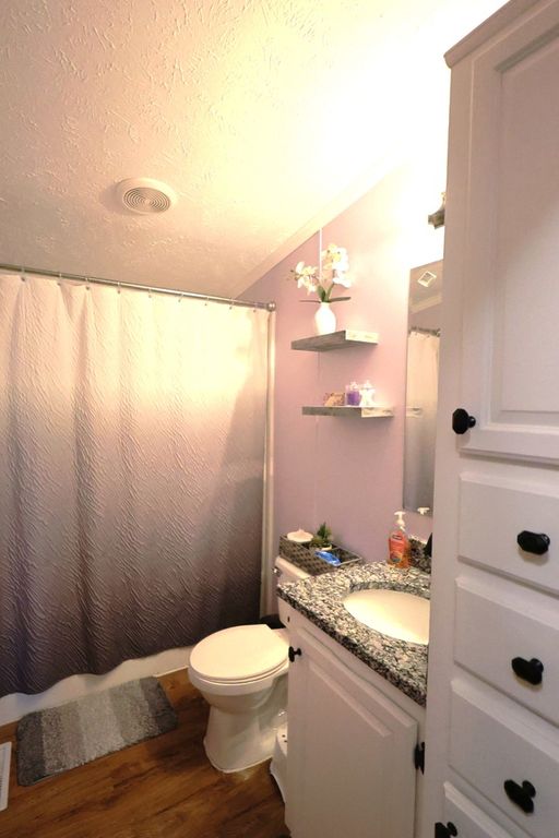 Image 26 of property listing at 16495 E Robin Road, Mt Vernon, IL 62864